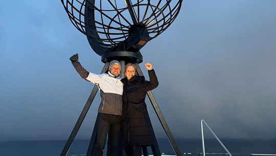 Raymond en Lisa bij de Noordkaap.